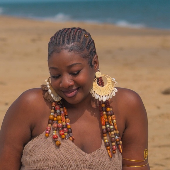 Large Cowrie Earrings - Picture 2 of 3